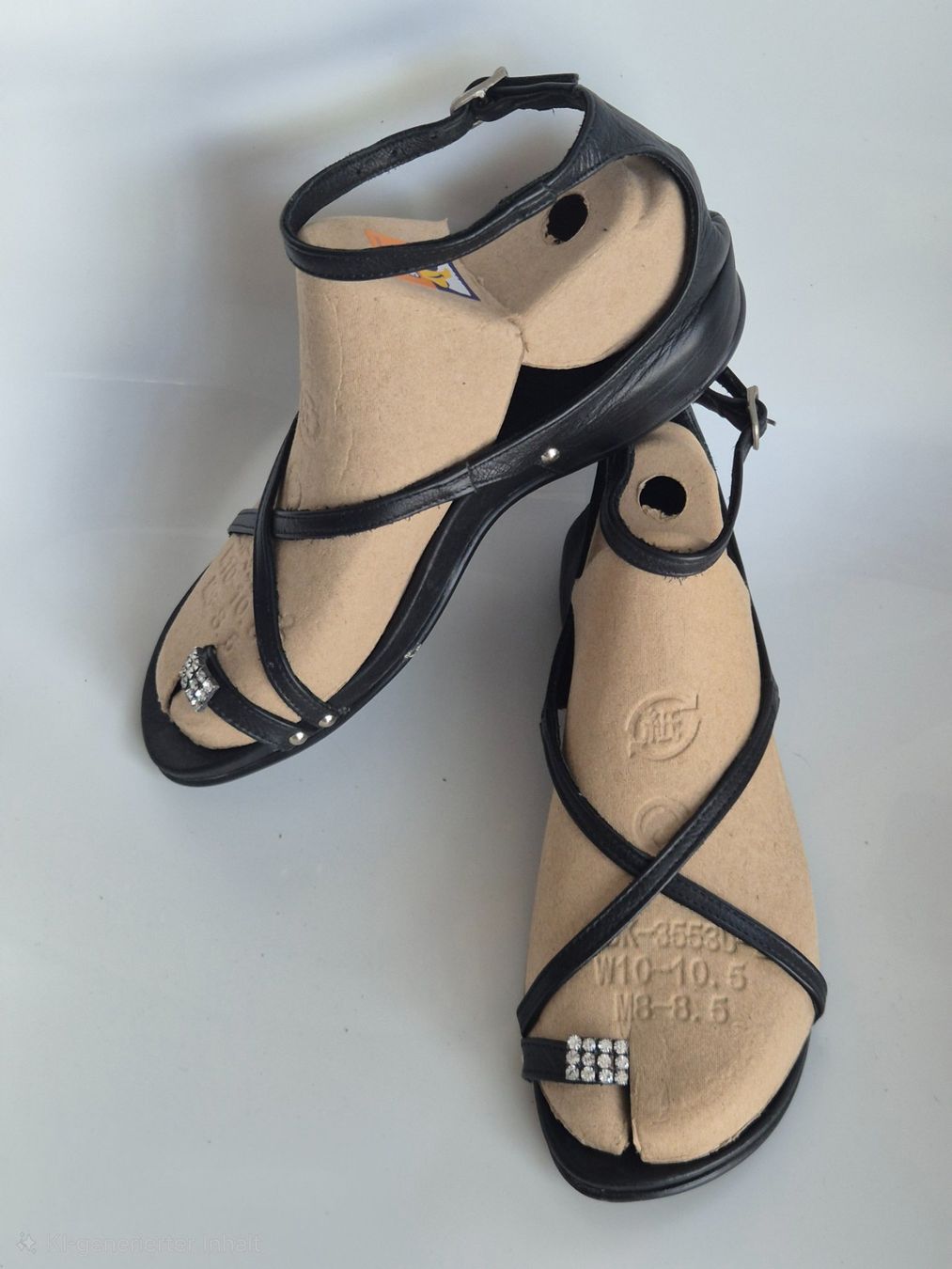 Scarpe da donna: Zehentrenner-Sandalen, Leder, Gr. 39 – Usato da Volketswil venduto da Dokinka 2