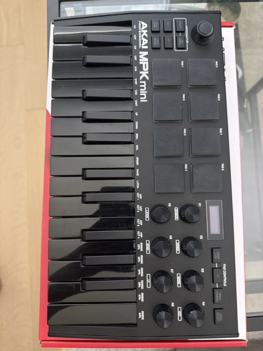 Akai Instruments de musique: AKAI MPKmini Mk3 LE Black – D'occasion à Bern par ali_jr98