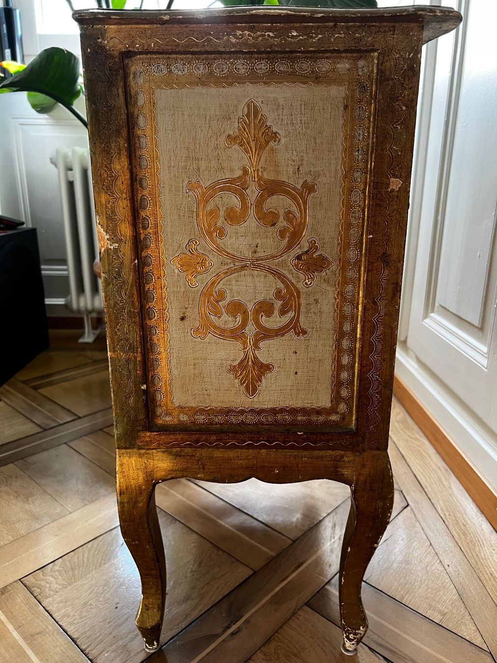 Tables de nuit: Venezianischer Nachttisch Gold / Grau – D'occasion à Zürich par Allys-Closet 6