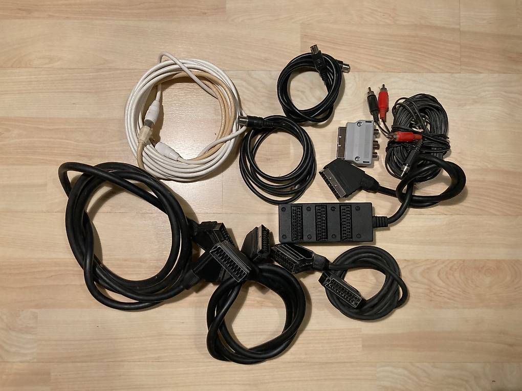 Cavi: Câbles TV, DVD, VHS, PC, Mac, antenne. – Usato da Belmont-sur-Yverdon venduto da Manu1112