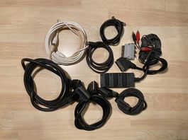 Câbles TV, DVD, VHS, PC, Mac, antenne.