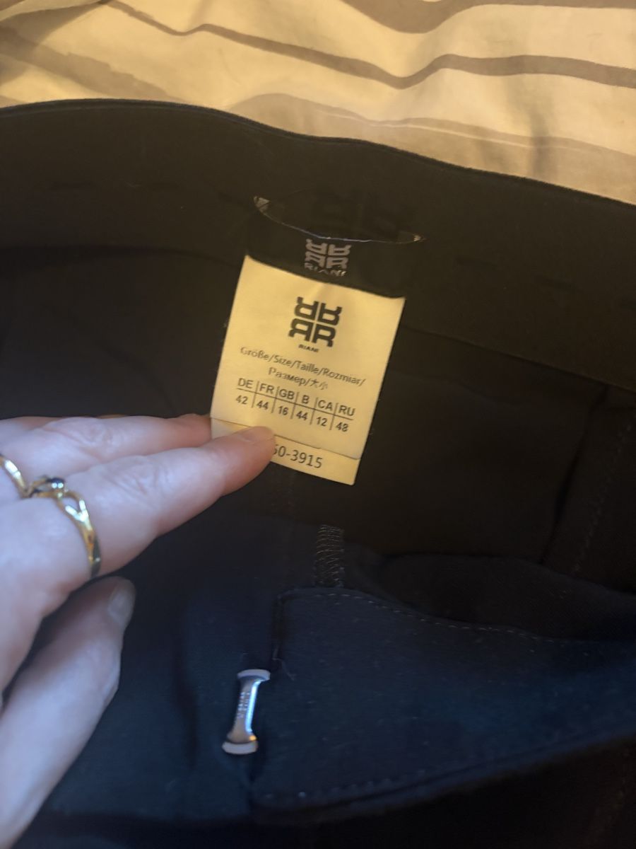Riani Pantaloni: Riani Hose Grösse 42 – Usato da Basel venduto da Brunner.T 2