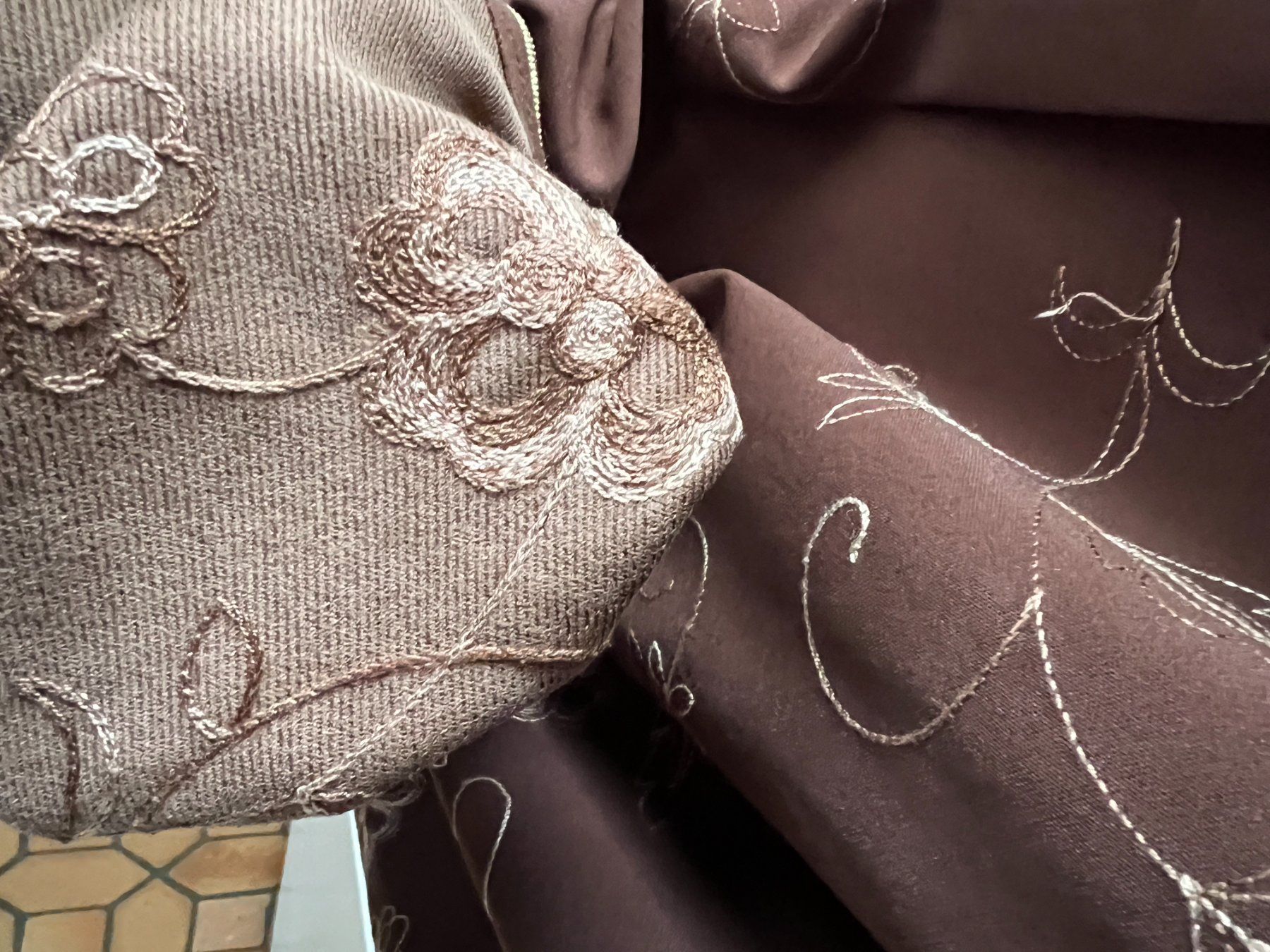 Kleider: Caftan marron et doré, brodé taille M-L neuf – Neu und originalverpackt aus Granges (Veveyse) von Hey-ya 5