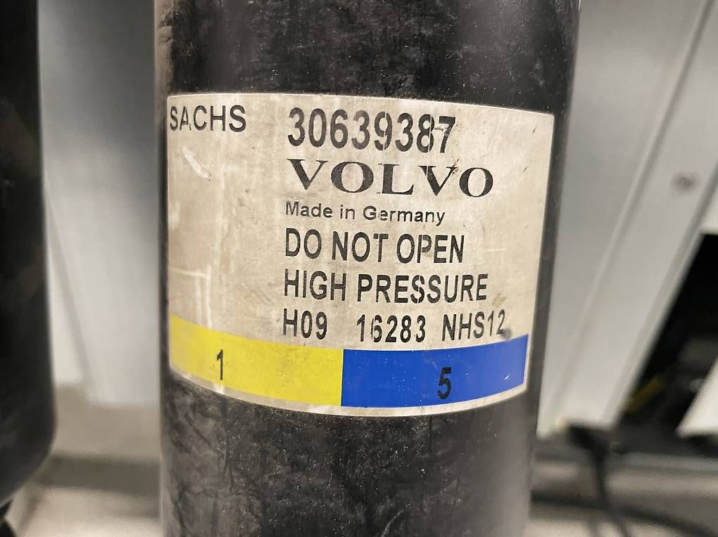 Barche: Volvo Niveaumat Dämpfer – Usato da Naters venduto da brunteles