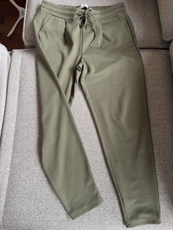 Olivgrüne Hose , neuwertig, Grösse M - ideal für Herbs