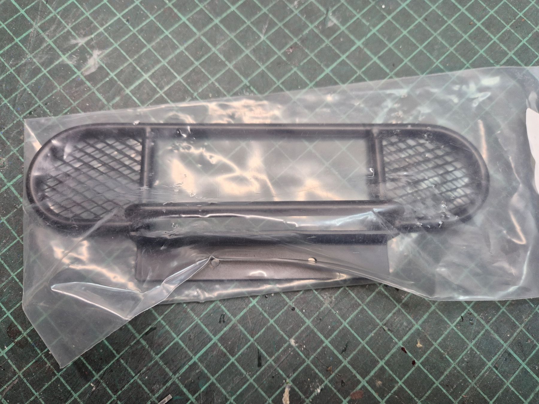 Modellismo RC: Frontbumper zu RC Landrover Defender 1/10 – Nuovo (secondo la descrizione) da Bremgarten AG venduto da Beever