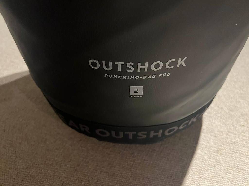 Sacs de frappe: Decathlon OUTSHOCK Punching-Bag 900  – D'occasion à Steffisburg par lan_98b5 1