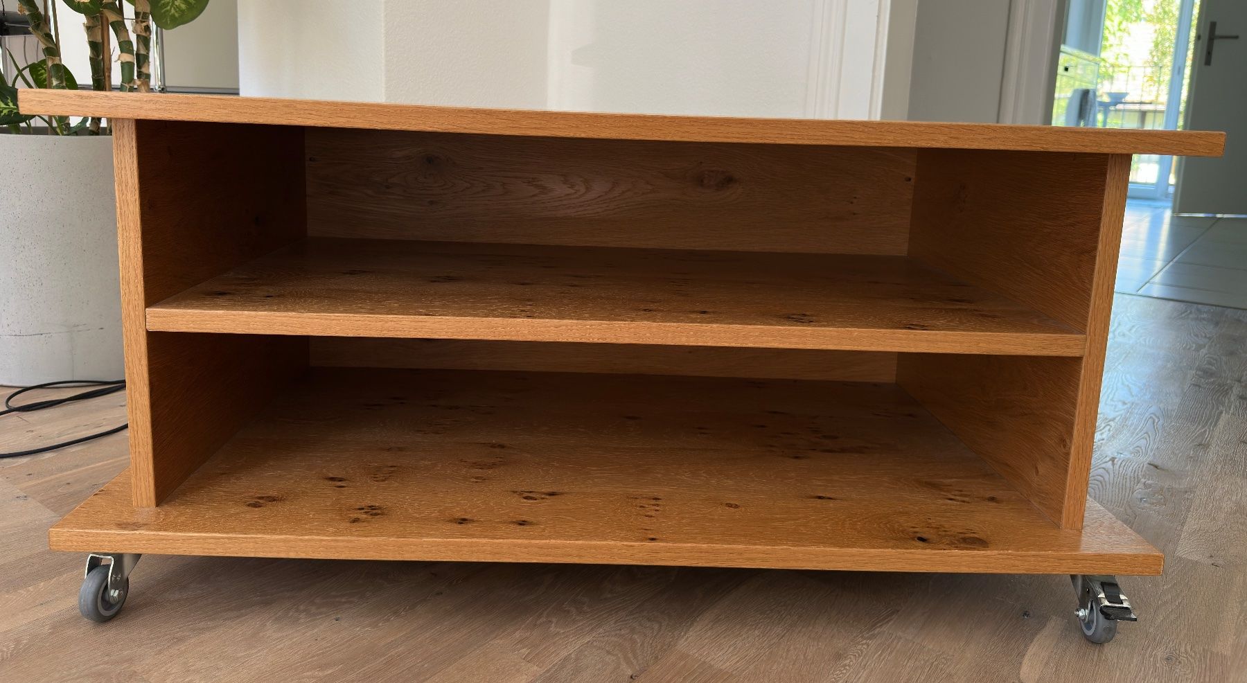 Tavoli: Couchtisch Eiche-Optik mit Rollen, modernes Design – Usato da Basel venduto da Nils1297 2