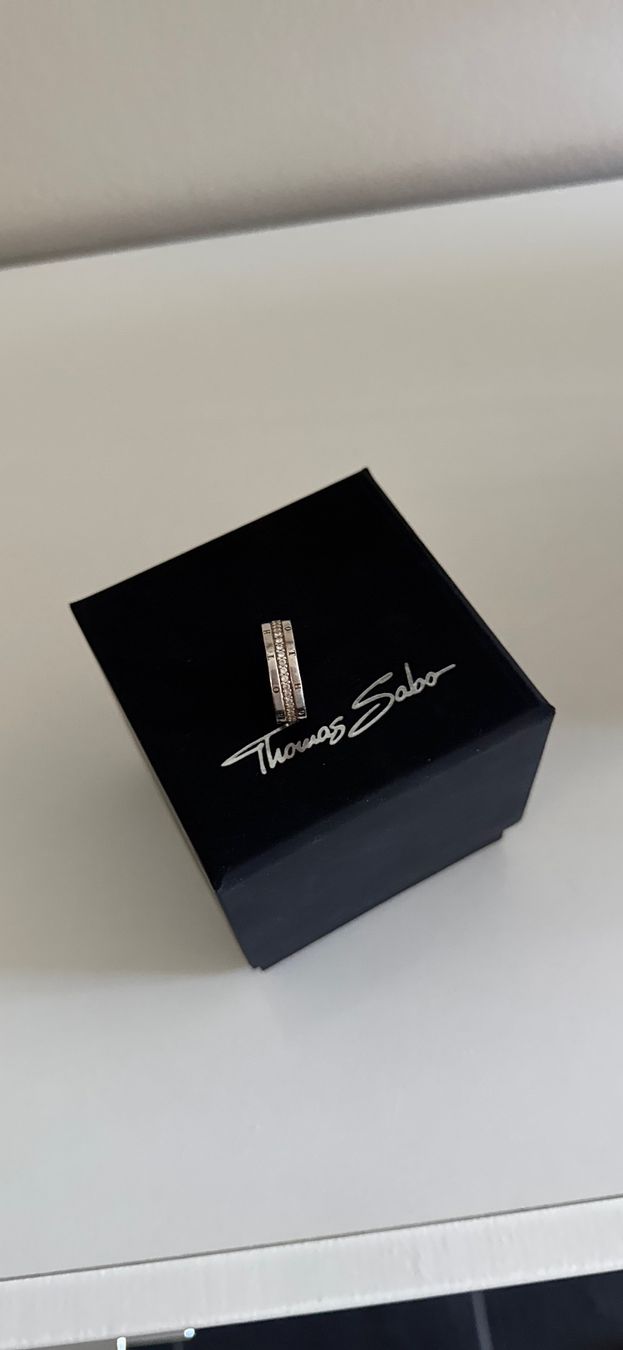 Thomas Sabo Anelli: Thomas Sabo Ring mit weissen Steinen – Usato da Seuzach venduto da oli_2l2l 3