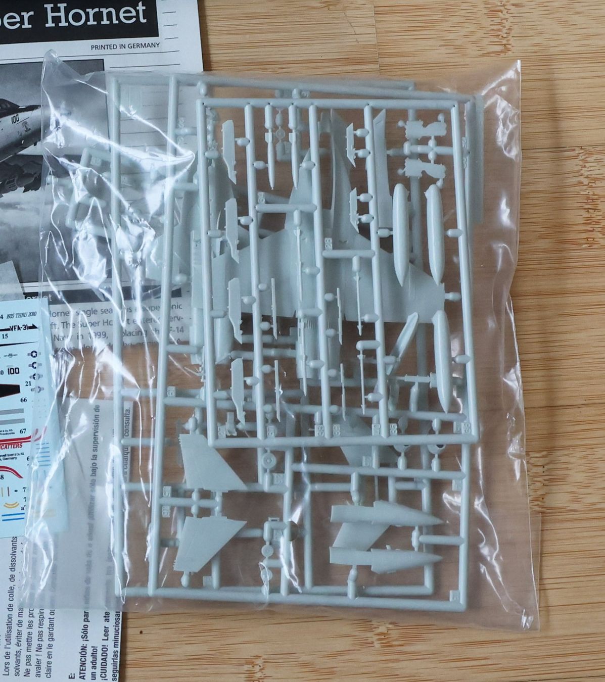 Revell Kit di modellismo & Modellini statici: F/A-18 E Super Hornet- Revell 1/144 – Nuovo (secondo la descrizione) da Frick venduto da Kasa66 4