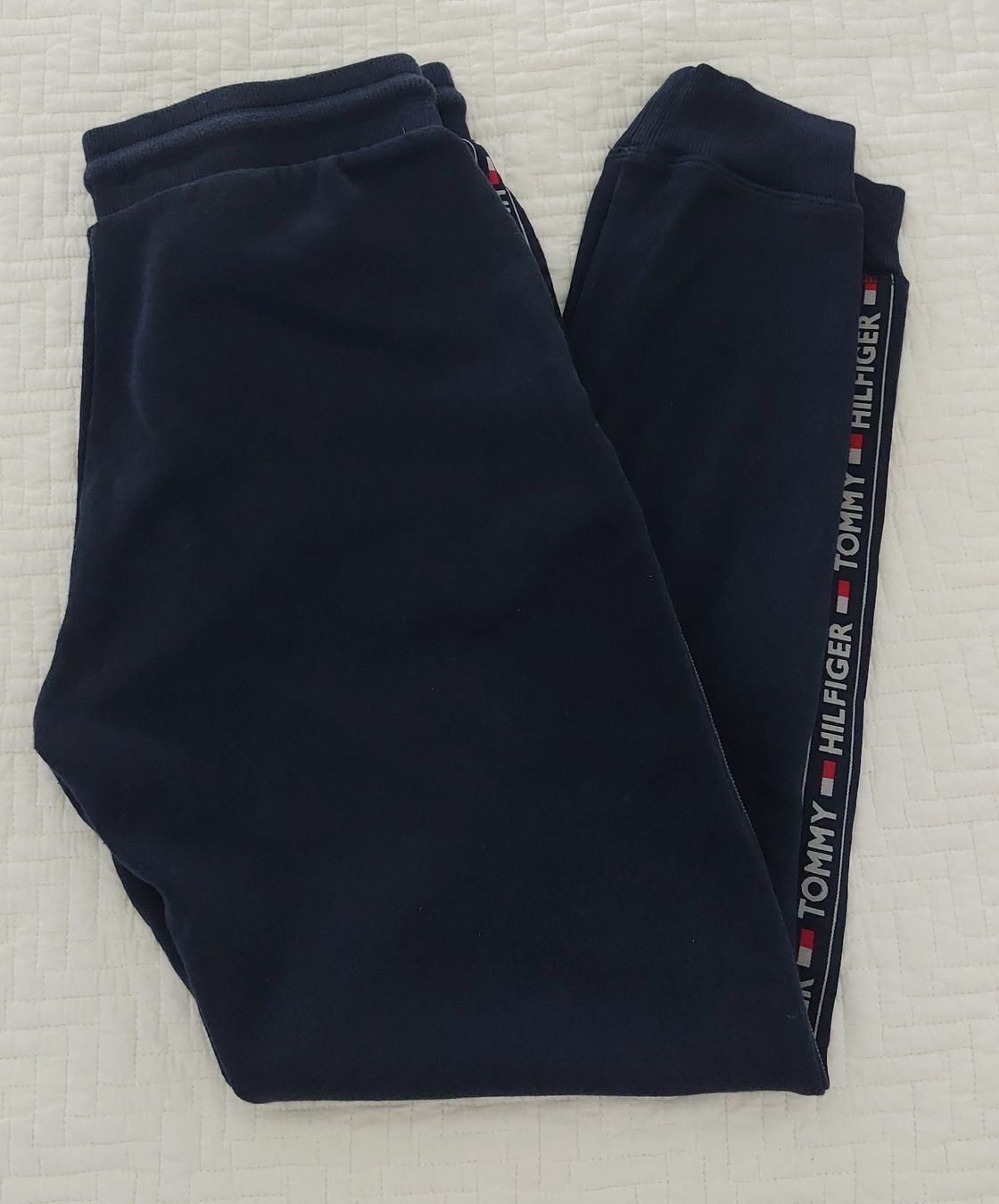 Tommy Hilfiger Lotti di vestiti: Tommy Hilfiger Set, Trainer Pullover, Jacke mit trainerhose – Usato da Zürich venduto da Martinlaehner 2