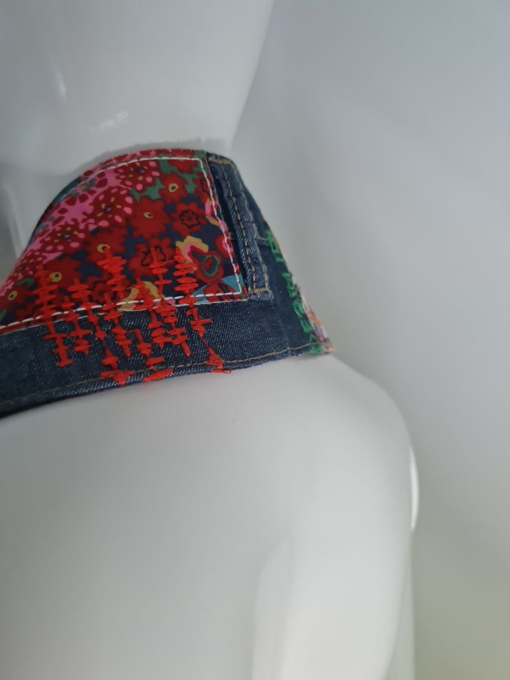 Cinture: Gürtel  Jeansstoff mit Bändern bestickt – Usato da Schaffhausen venduto da Catboot01 3