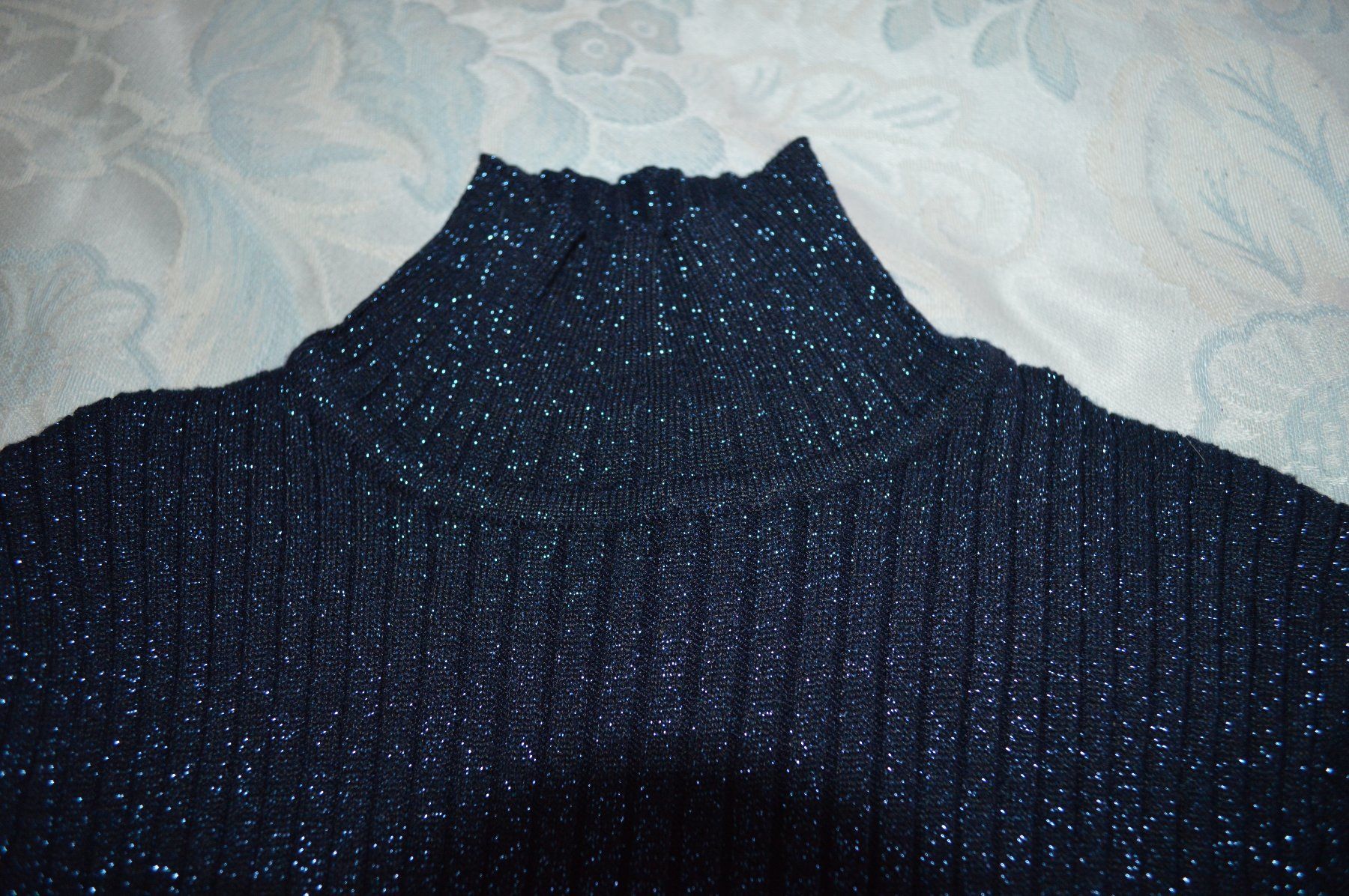 Pullover & Sweatshirts: Maglioncino da donna festivo – Gebraucht aus Brione s. Minusio von clk_8kjj 1