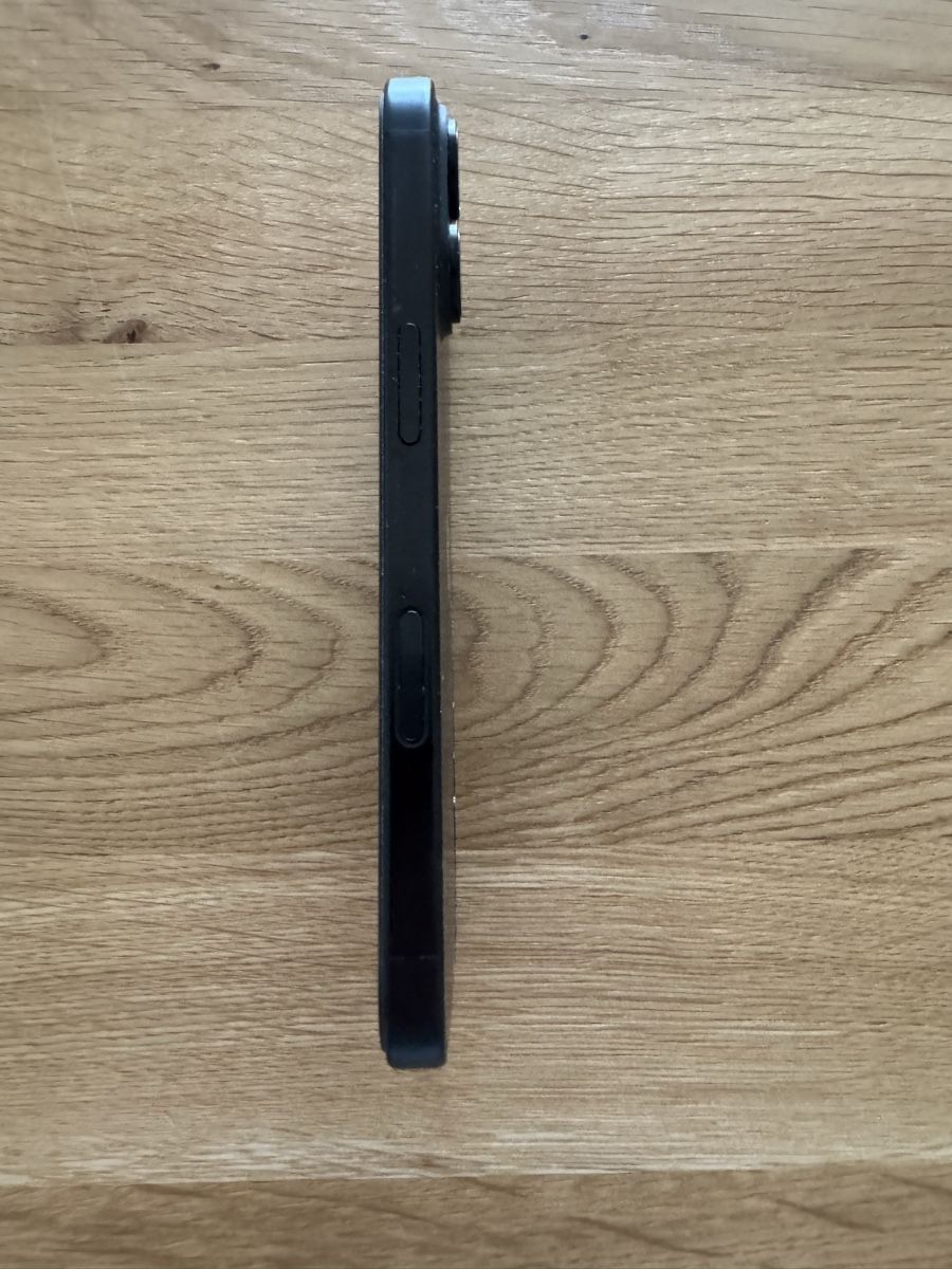 Apple Telefoni cellulari / Smartphones: iPhone 16, 256gb, Schwarz, Defekte Rückseite. – Usato da Kriens venduto da TIM20__ 3