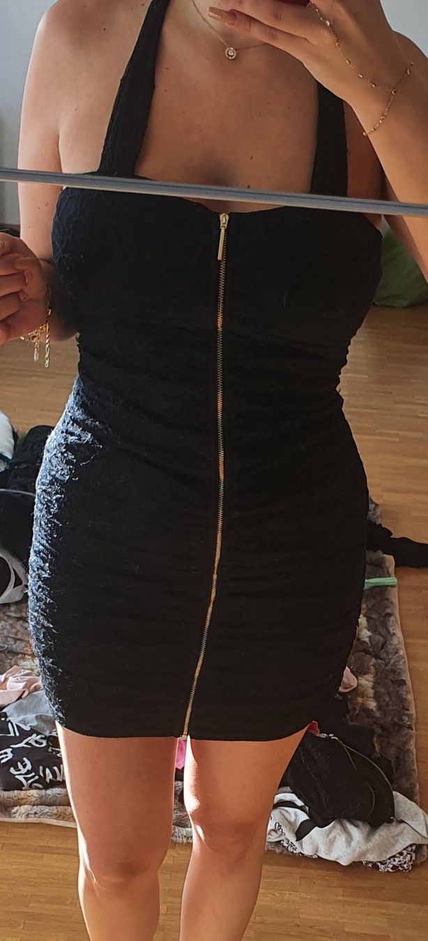 Robes: Robe noire dos nu taille M fermeture éclair dorée – Neuf (Voir description) à Versoix par aline_b 1