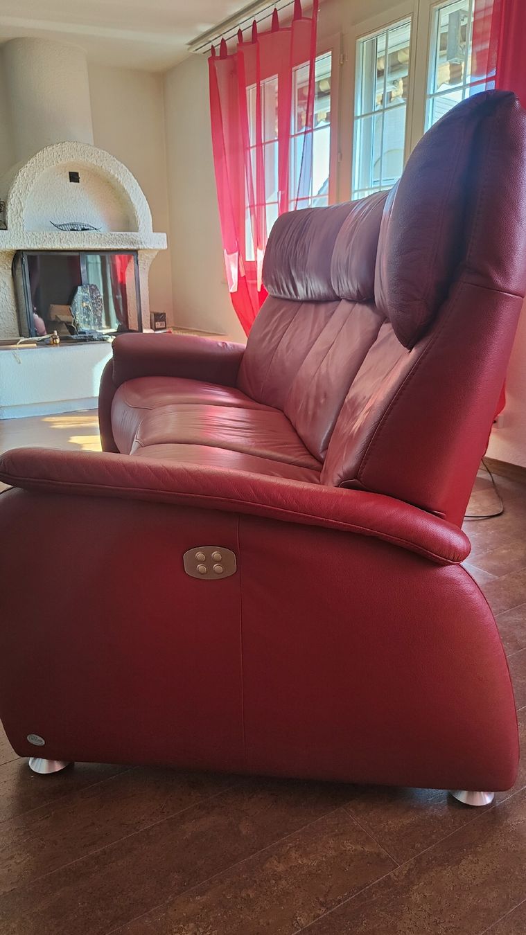 Himolla Divani: Sofa Leder Himolla elektrisch verstellbar 3-Sitzer – Usato da Zufikon venduto da ram_7sm2 3