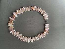 Halskette aus rosa Biwa Perlen