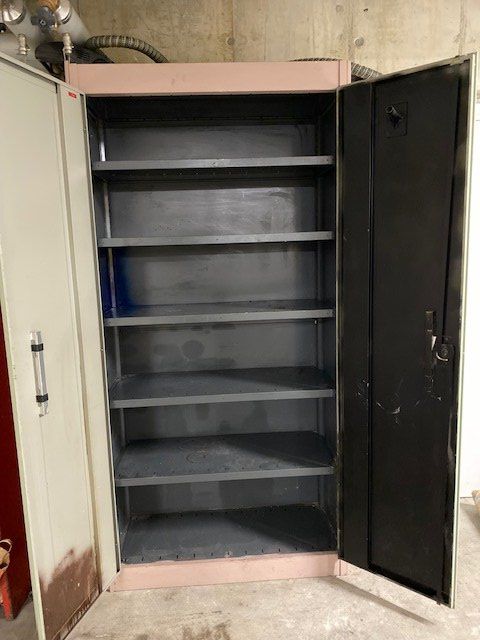 Lista Armadi: Zweitüriger schrank mit einlegeböden Lista – Usato da Niederhasli venduto da Tigerproduct 9