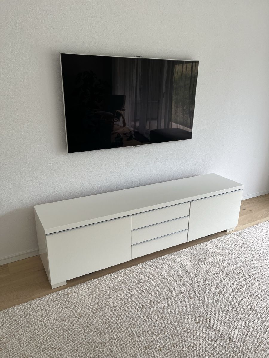 Mobili TV: Meuble TV en blanc laqué  – Usato da Corminboeuf venduto da Dsnilton26 2