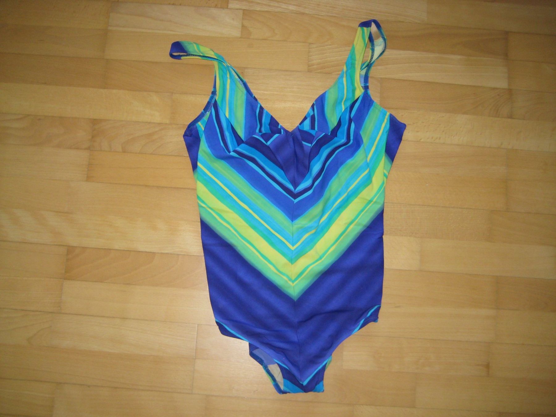 Costumi da bagno & Bikini: Badekleid Grösse 48 bunt gemuster blau – Usato da Dietlikon venduto da kue_6cd5