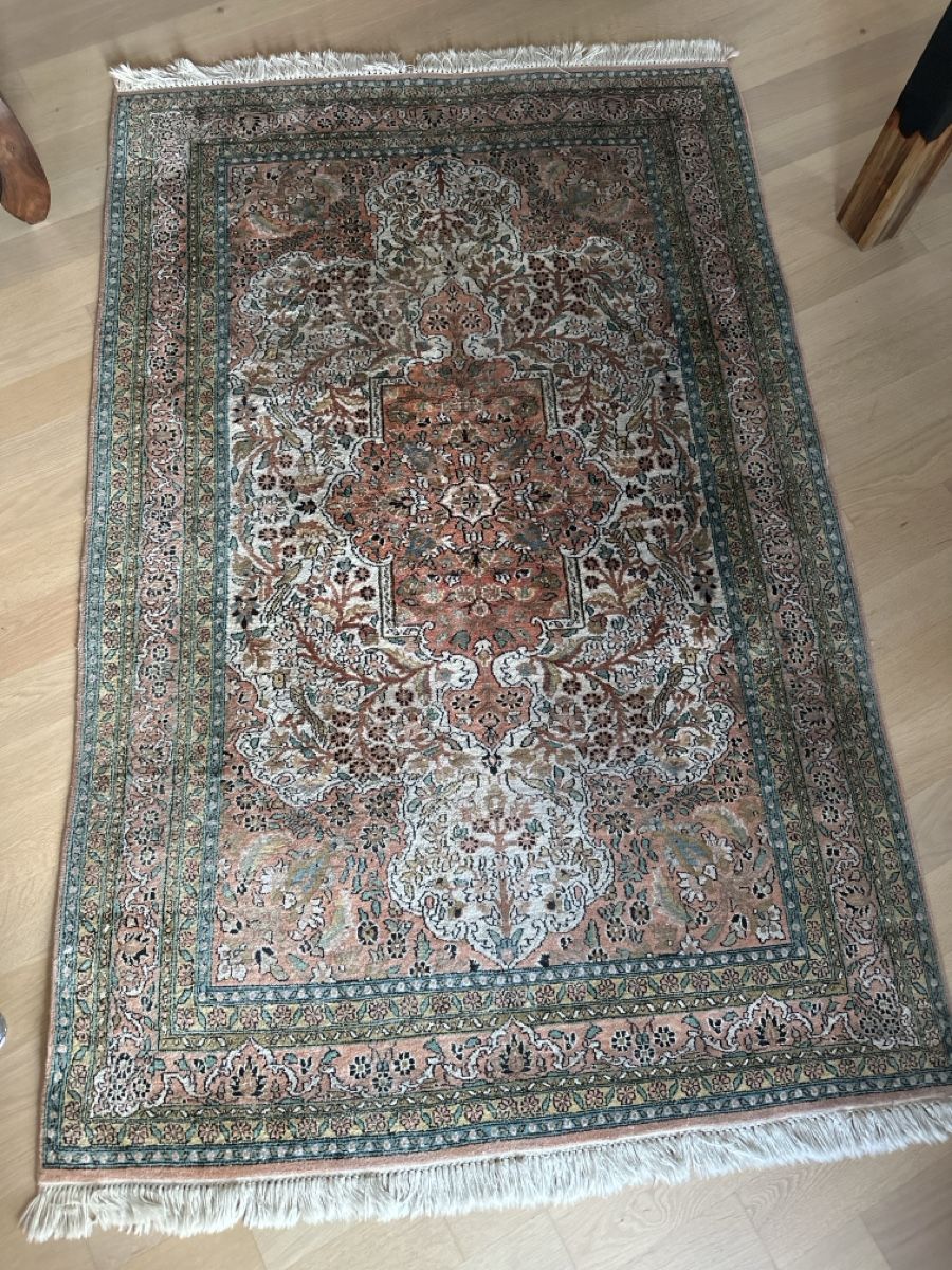Tappeti: Teppich Handgeknüpft – Usato da Uster venduto da Ninii003