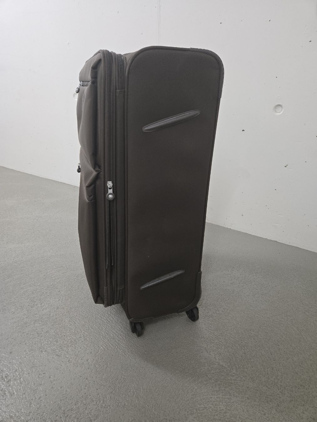 Valises de voyage: Large size suitcase – Neuf (Voir description) à Aesch BL par mun_jm7v 1