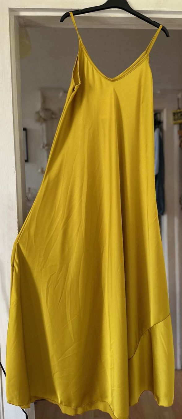 Robes: LONGUE ROBE! M – Neuf avec emballage d'origine à Locarno par NicoNion 1