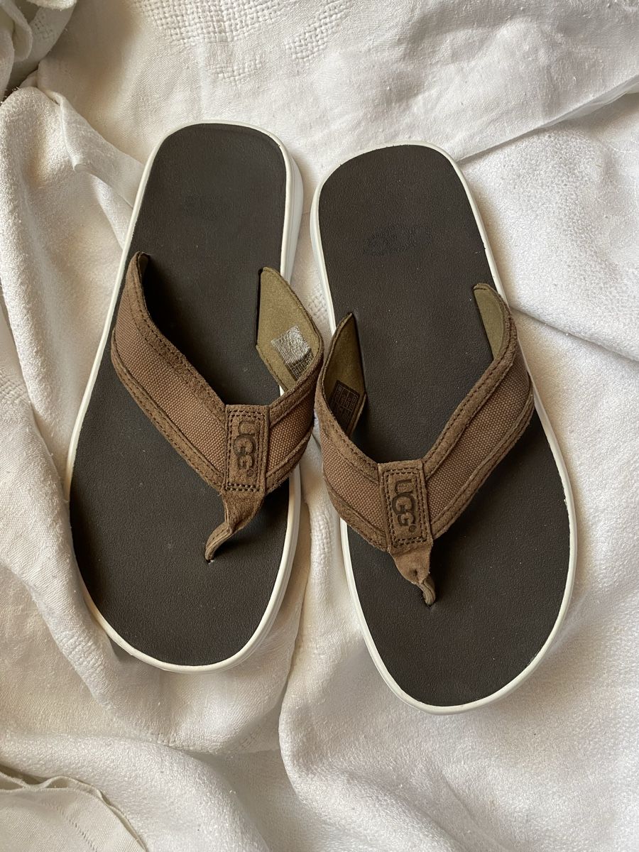 Ugg Scarpe da uomo: Tongs UGG marron taille 40,5 – Usato da Geneve venduto da Monthoux13
