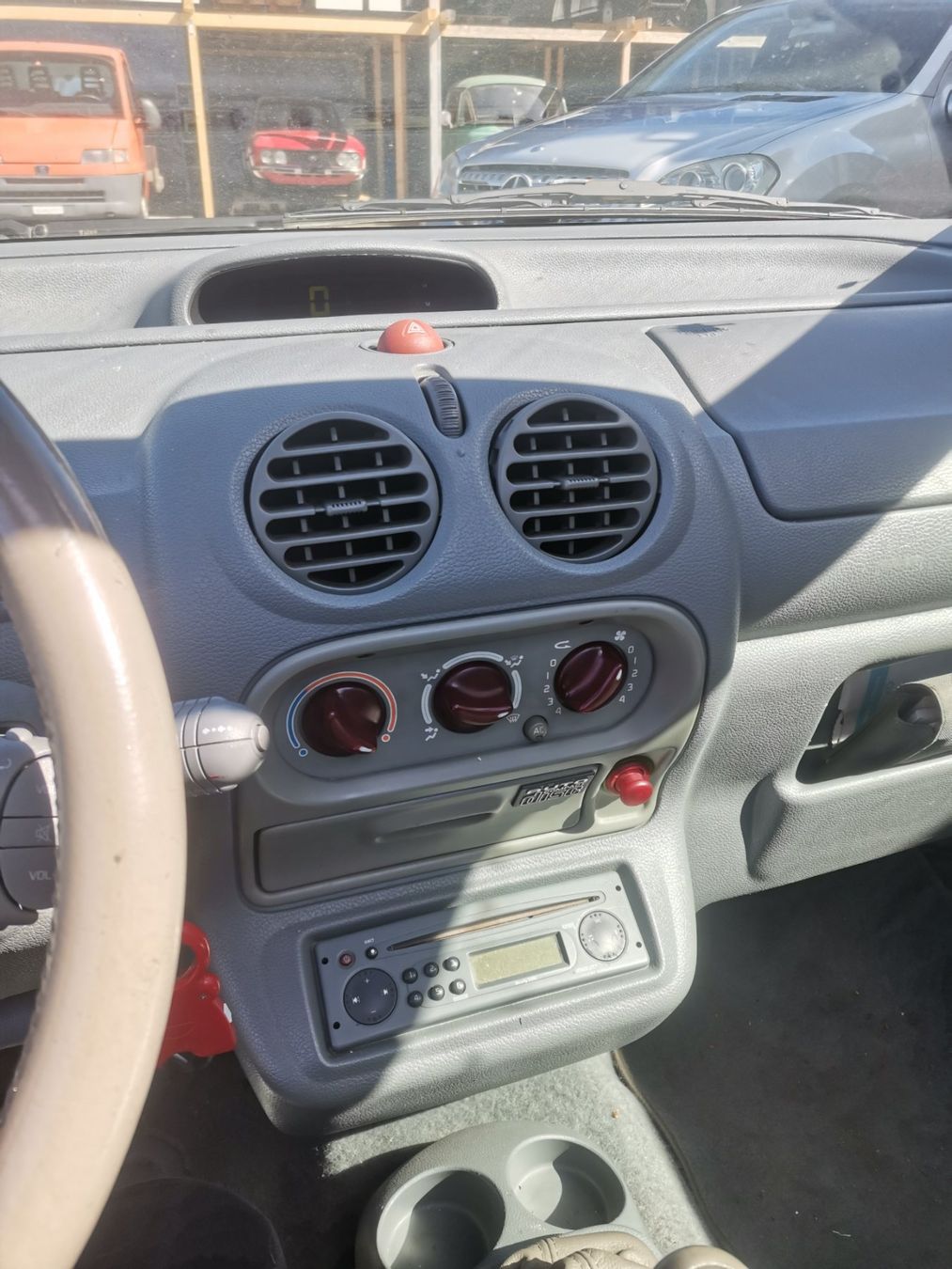 Renault Autos: Renault twingo – Gebraucht aus quartino von bernet.rs 3