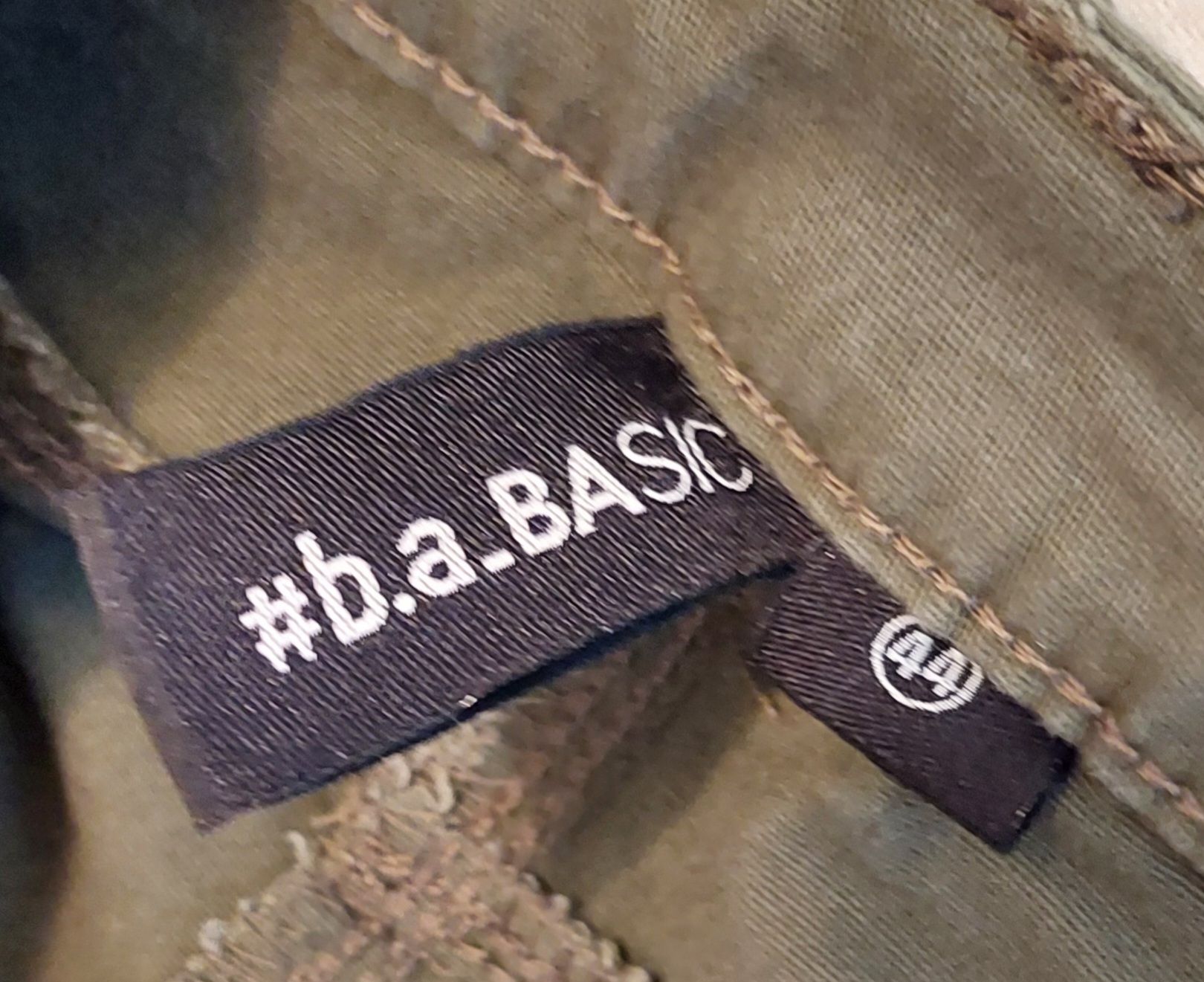 Röcke: Khaki Stretch Minirock, Gr. 42 / 44 / M / X – Gebraucht aus Oberwil BL von Hunajakakku 7