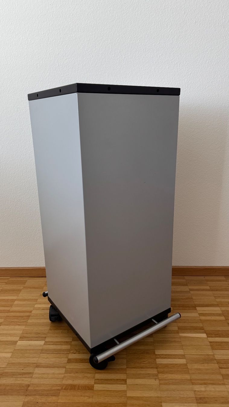 Banconi: Stehpult auf Rollen / Rollcontainer – Usato da Basel venduto da pq355 8