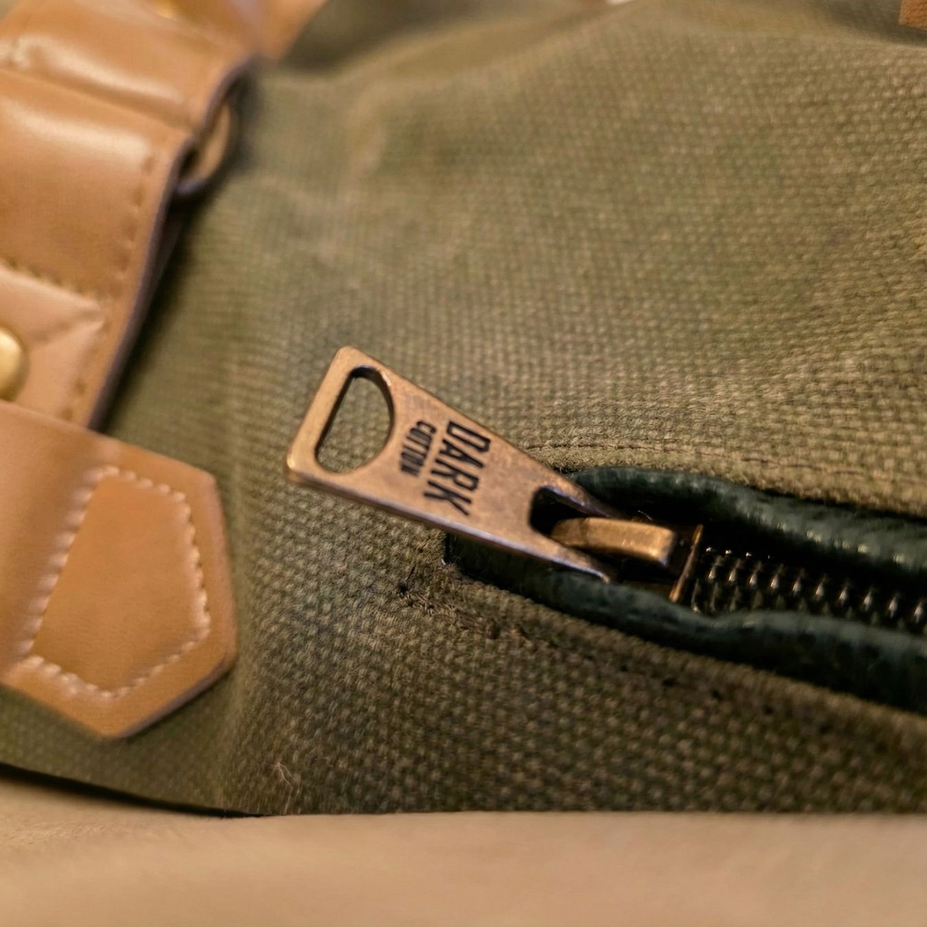 Taschen: Vintage Canvas Duffle Bag - Perfect for Fall Getaways – Neu und originalverpackt aus Basel von ahm_99cw 2