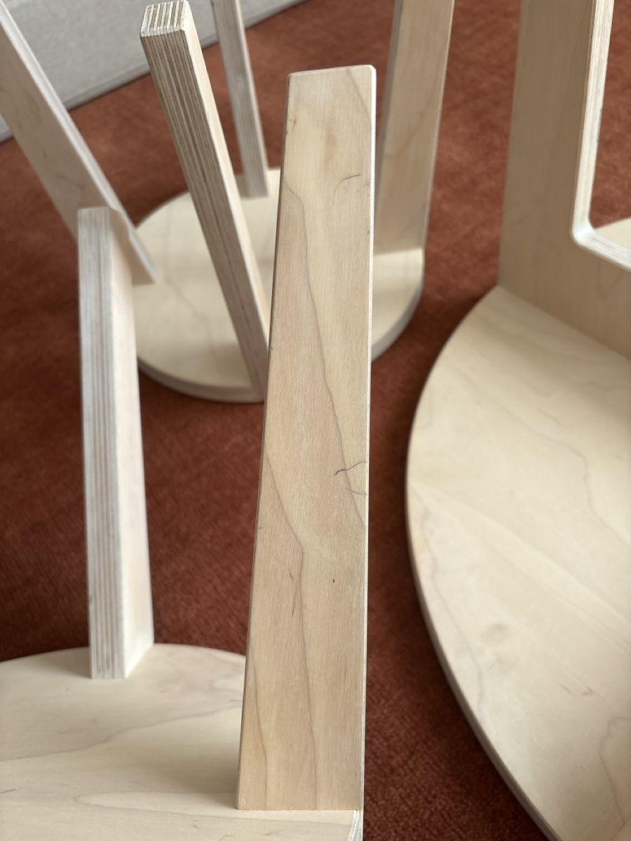 Tavoli: Blueroom Design Kindertisch & 3 Hocker – Usato da Zürich venduto da winkandsmile 6