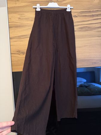 dunkelbraune, leichte Hose von Esprit in Grösse S. 