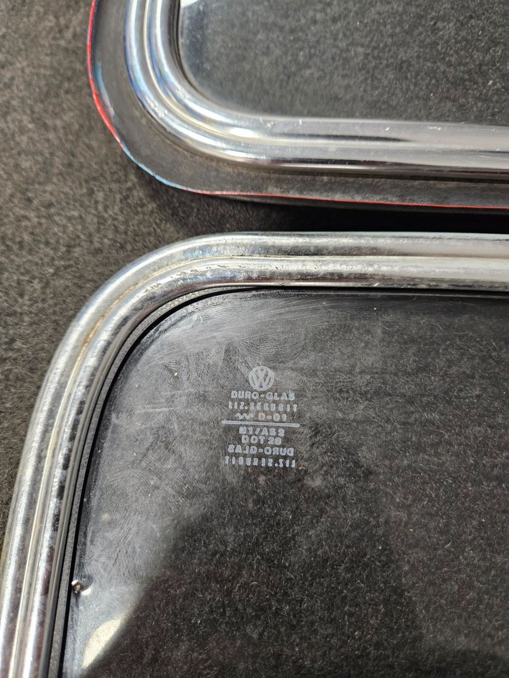 Volkswagen Tutti pezzi di ricambio auto: Ausstellfenster VW Käfer – Usato da Kallnach venduto da Aircooler 5