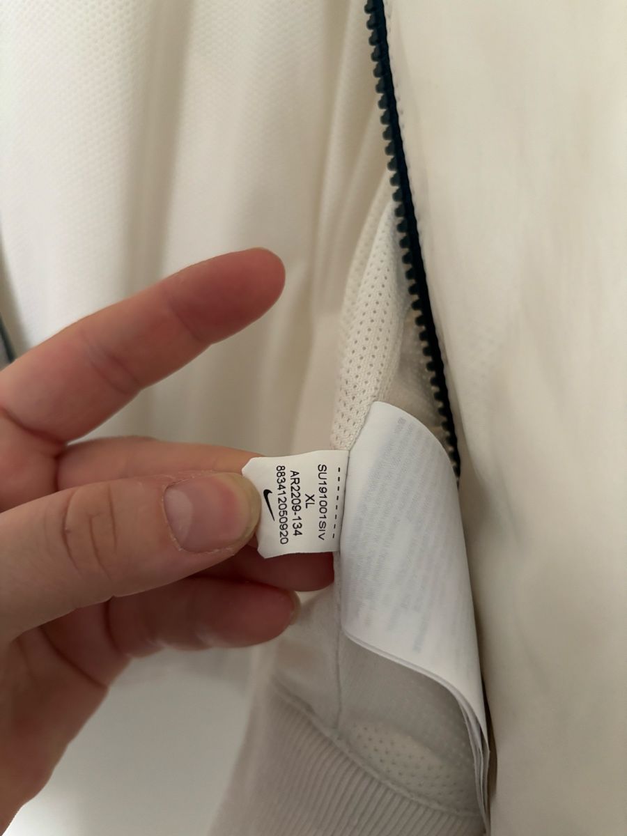 Giacche: Nike Windbreaker Herren  – Usato da Lömmenschwil venduto da tamara_cr 3