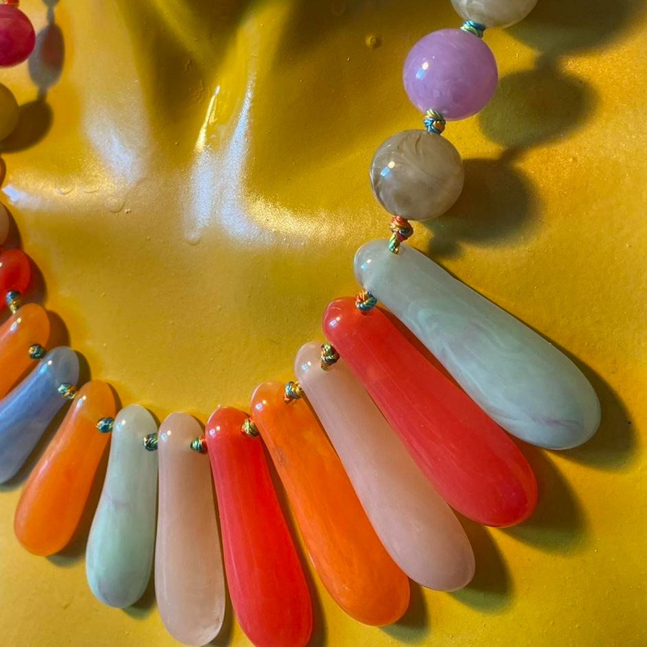 Colliers: Collier multicolore perles en résine – D'occasion à Troinex par Irisglo 3