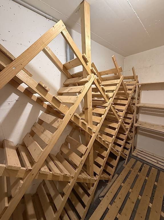 Scaffali: Weinregale aus Holz – Usato da Kilchberg ZH venduto da bur_7ypx