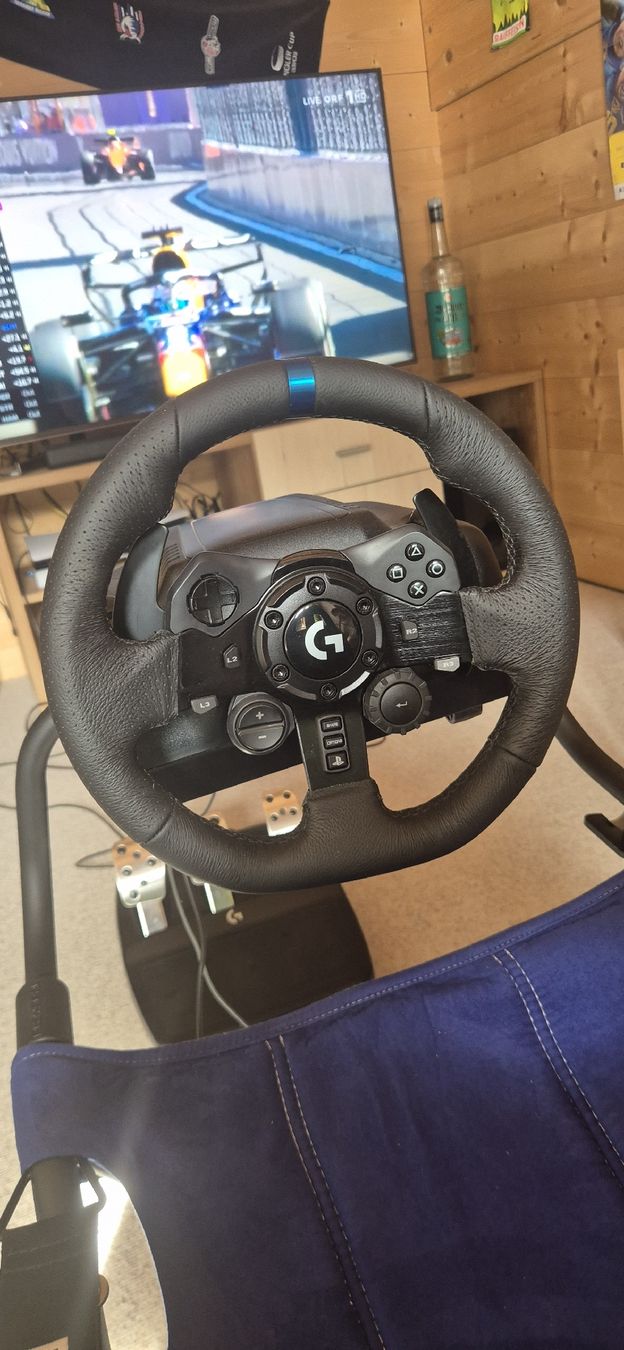 Logitech Controller: Logitech G923 Lenkrad mit Playseat – Usato da Davos Platz venduto da Adi2_ 1