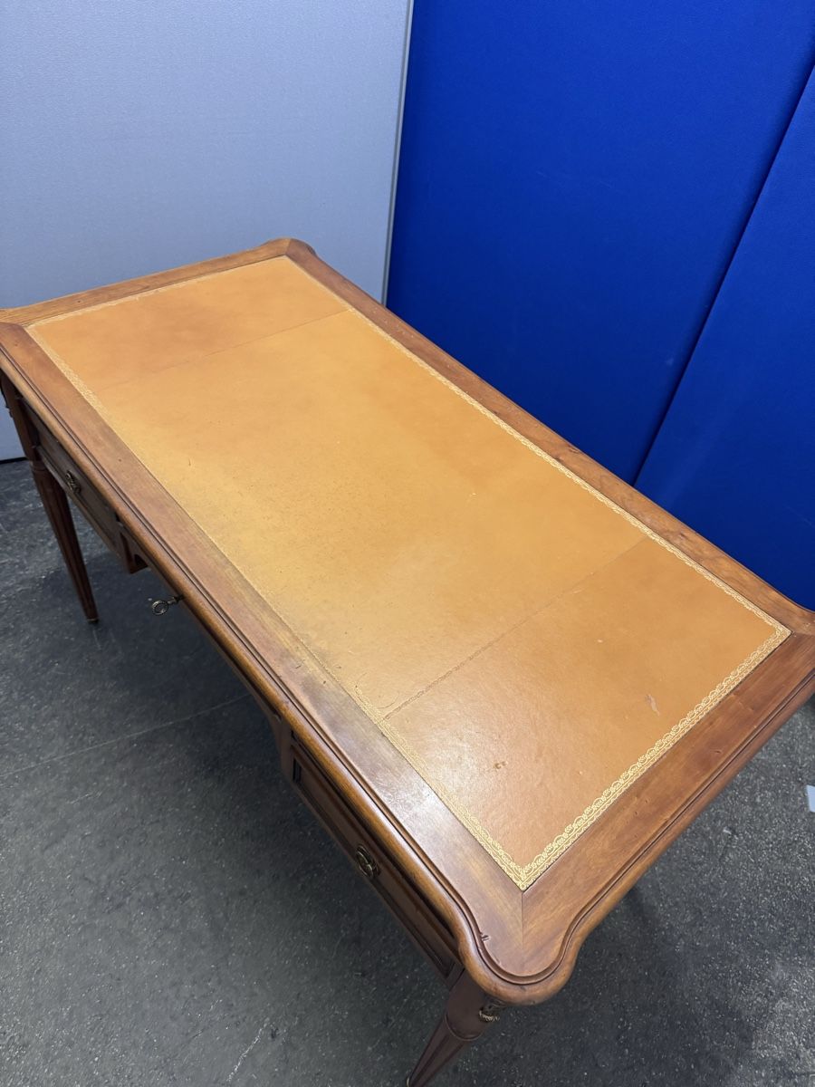Scrivanie: Antiker Schreibtisch, Holz mit Leder – Usato da Bern venduto da samryan 6