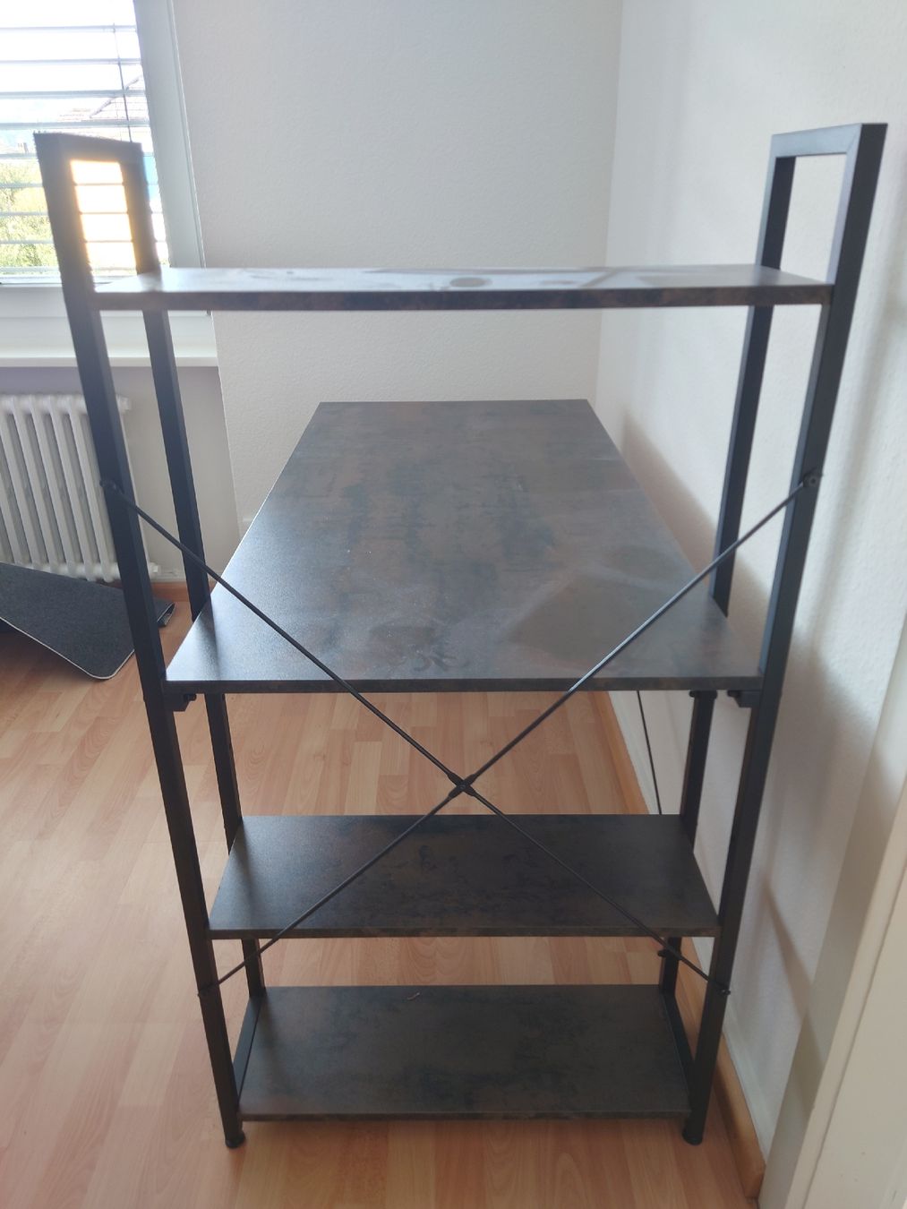 Bureaux: Desk - Urgent to sell for moving! – D'occasion à Muttenz par mla_5d58 2