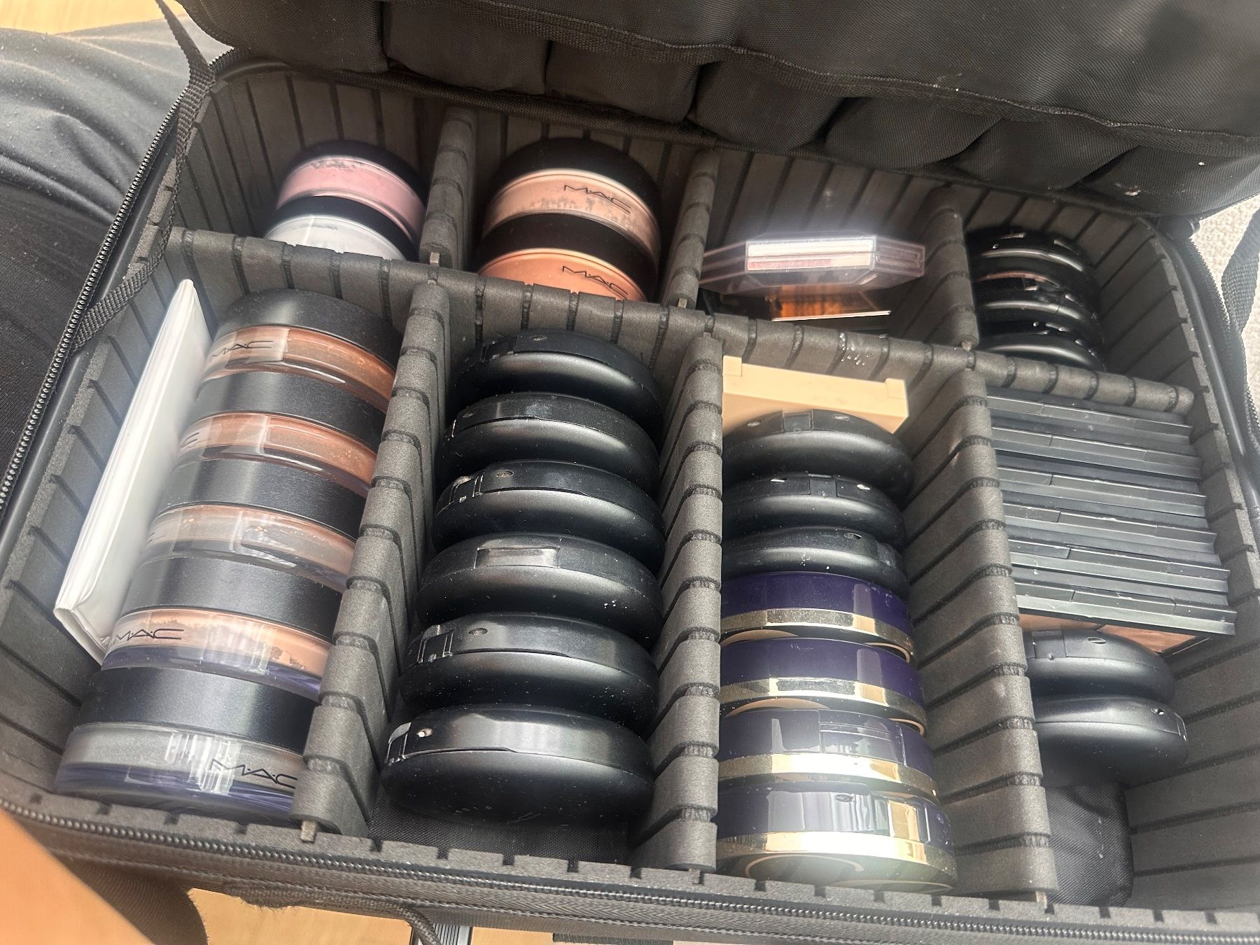 Estée Lauder Make-up: Löse meinen Make-up Koffer auf – Usato da Dübendorf venduto da eld_5pbv 4