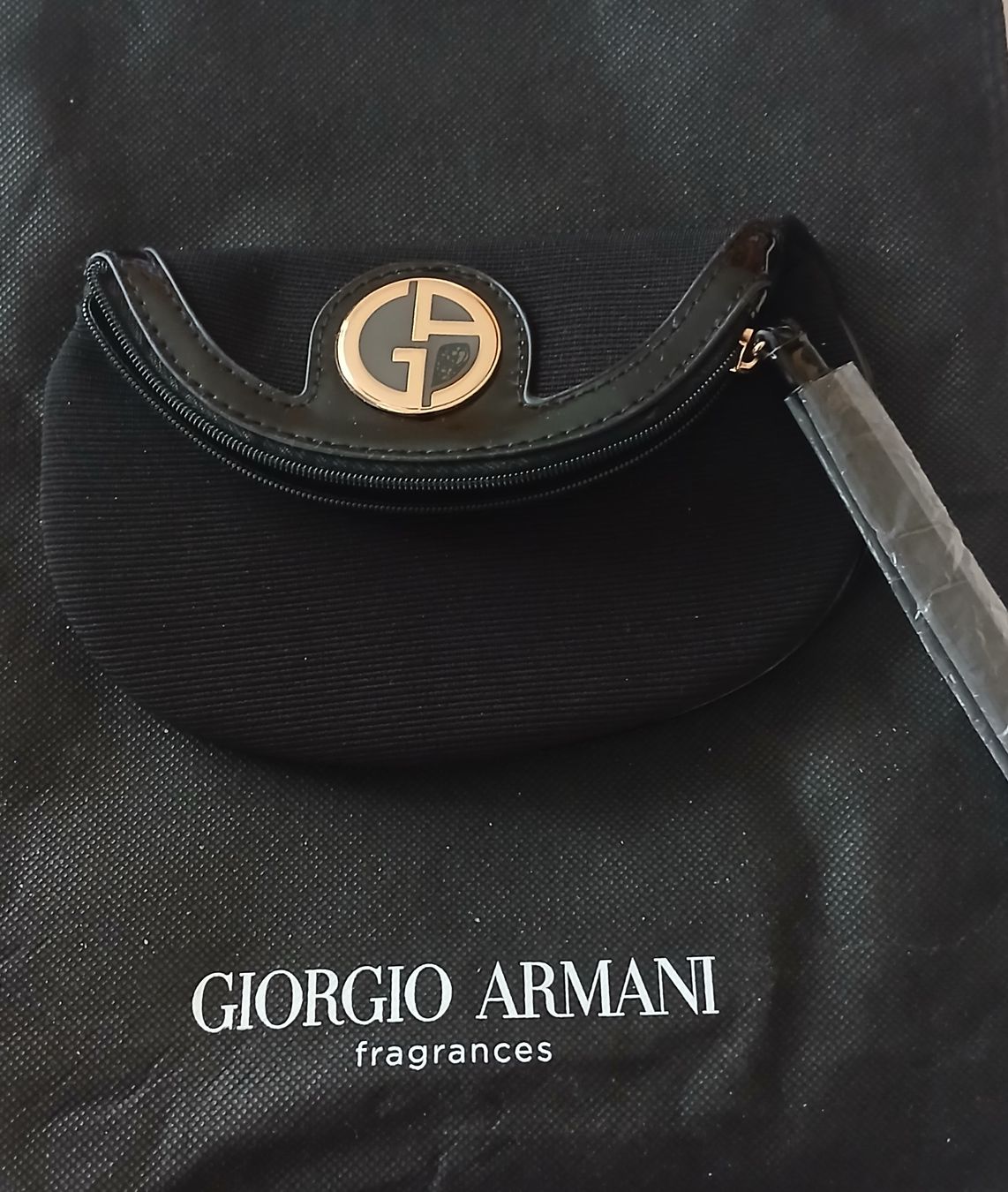 Custodie per cosmetici: NEU ARMANI Beauty Pochette schwarz – Nuovo e nell'imballaggio originale da Villa Luganese venduto da luxlady 1
