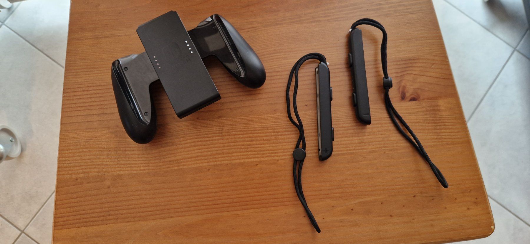 Nintendo Console: Console Nintendo Switch grise – Nuovo (secondo la descrizione) da Fleurier venduto da Tortue26 5