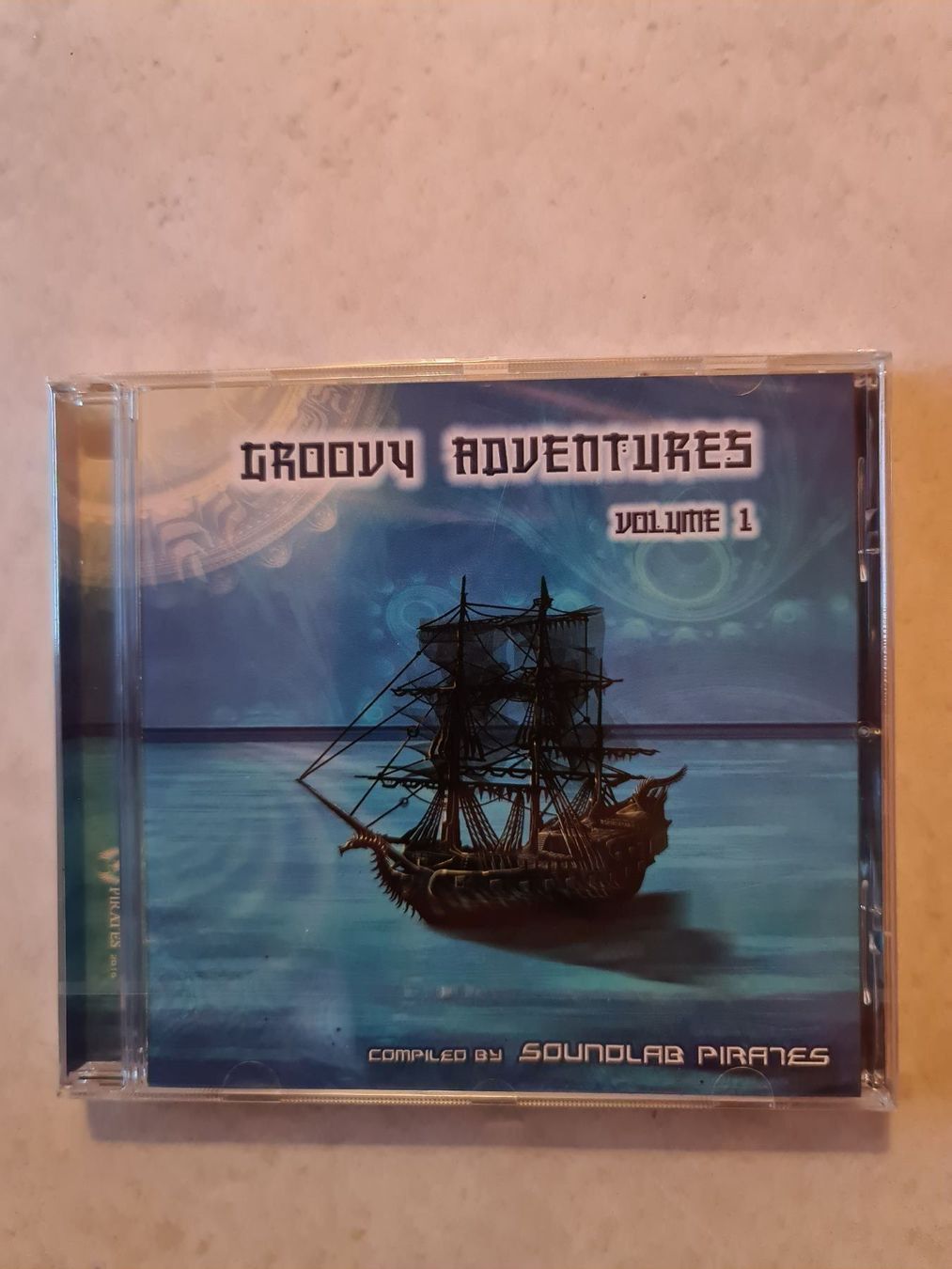 CD: Groovy - Adventures Vol.1  /  Fabrikneu – Usato da Schneisingen venduto da backstore24 1