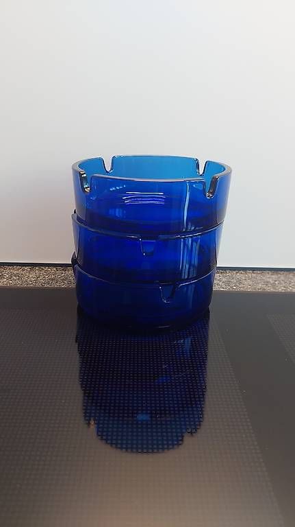 Portacenere: Aschenbecher 3 Stk Glas blau (Set) – Usato da Ehrendingen venduto da Sevilla8 2