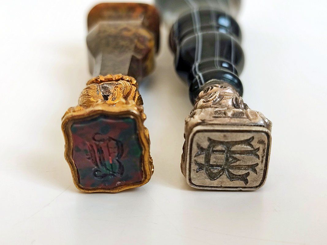 Stempel: Zwei Petschaften mit Schaft aus Stein – Gebraucht aus Zuerich von Antiquarium 3