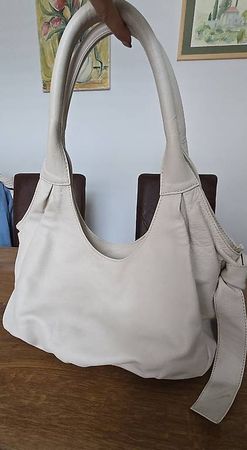 Cremebeige Echtleder-Schulterhandtasche