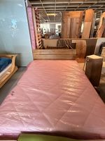 Lit 140 avec sommier et matelas bois massif parfait état