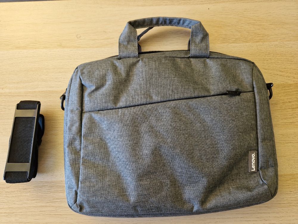 Lenovo Borse: Lenovo Laptop Bag - Protective – Nuovo (secondo la descrizione) da Wettingen venduto da mor_76q7